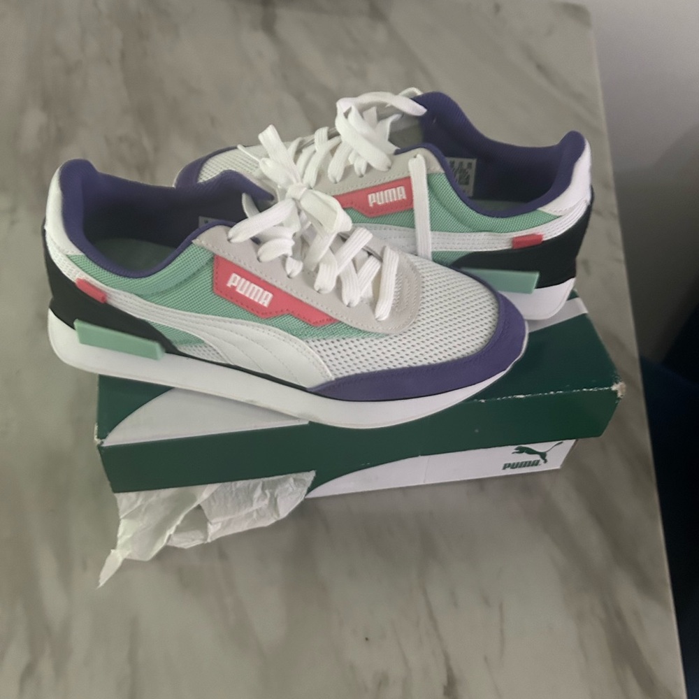 Purple and white and mist-green FUTURE RIDER STREAM ON JR PUMA